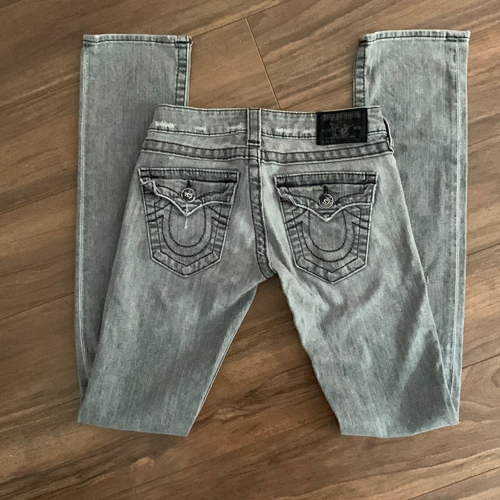 EUC “Billy” True Religion distressed grey denim
